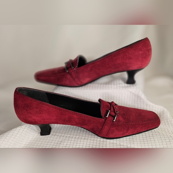 *EUC* Stuart Weitzman Suede Shoes - Picture 5 of 9